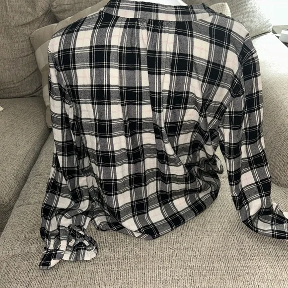 😍GAP Plaid V-Neck Women's Top - Picture 2 of 4